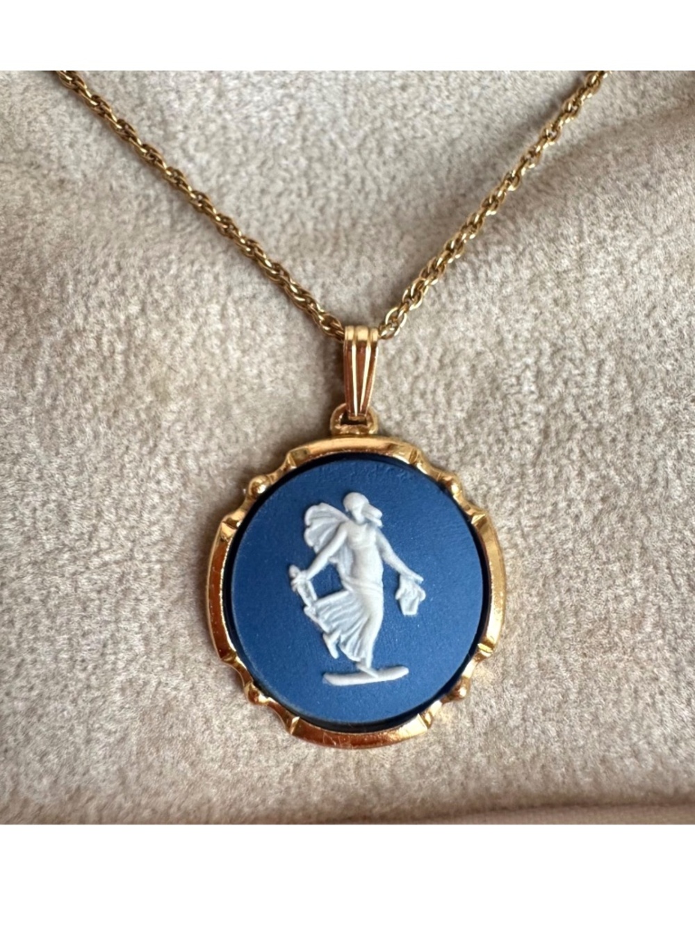 Wedgwood Jasperware Cameo Necklace Dancing Maiden Blue Gold Tone Boxed 18in Vtg